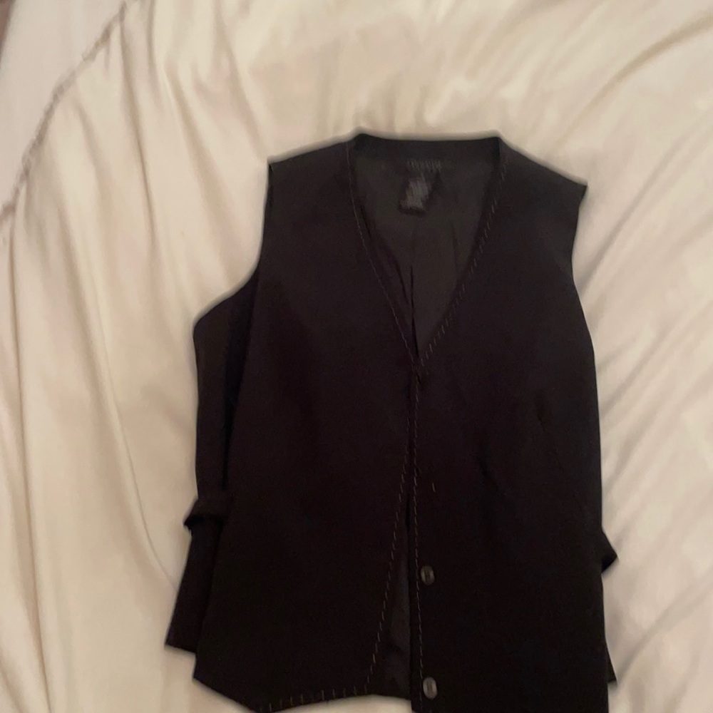 Black vest. Size 2 The Limited. Black.